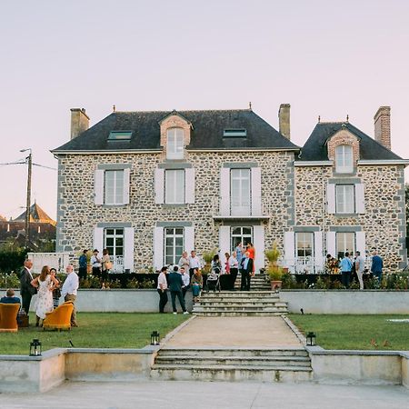 לינה וארוחת בוקר Tinténiac Domaine Les Jardins Darsene מראה חיצוני תמונה