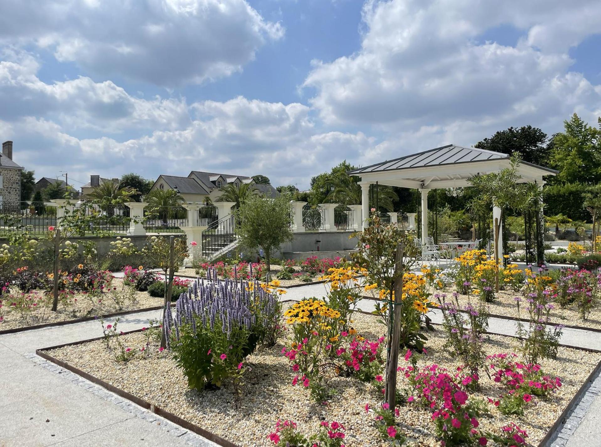 לינה וארוחת בוקר Tinténiac Domaine Les Jardins Darsene מראה חיצוני תמונה