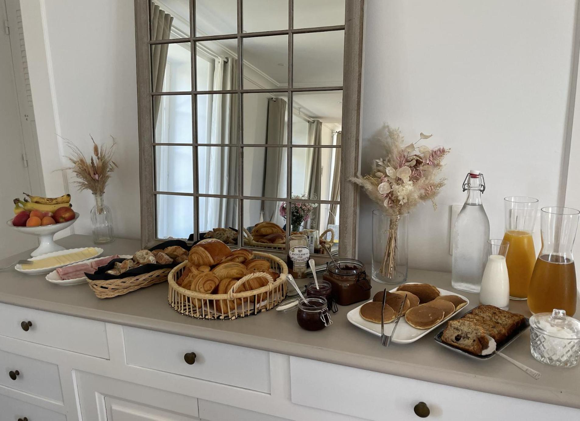 לינה וארוחת בוקר Tinténiac Domaine Les Jardins Darsene מראה חיצוני תמונה